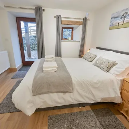 Dalecote Barn Guest house *