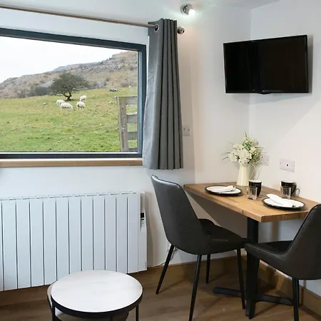 Dalecote Barn Guest house *