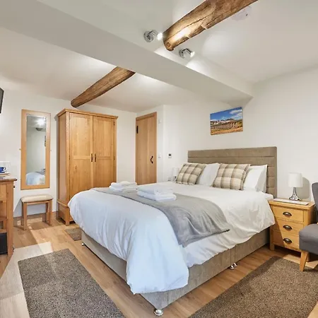 Dalecote Barn *
